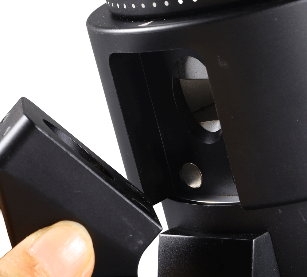 EDGE Plus removable magnetic grounds chute