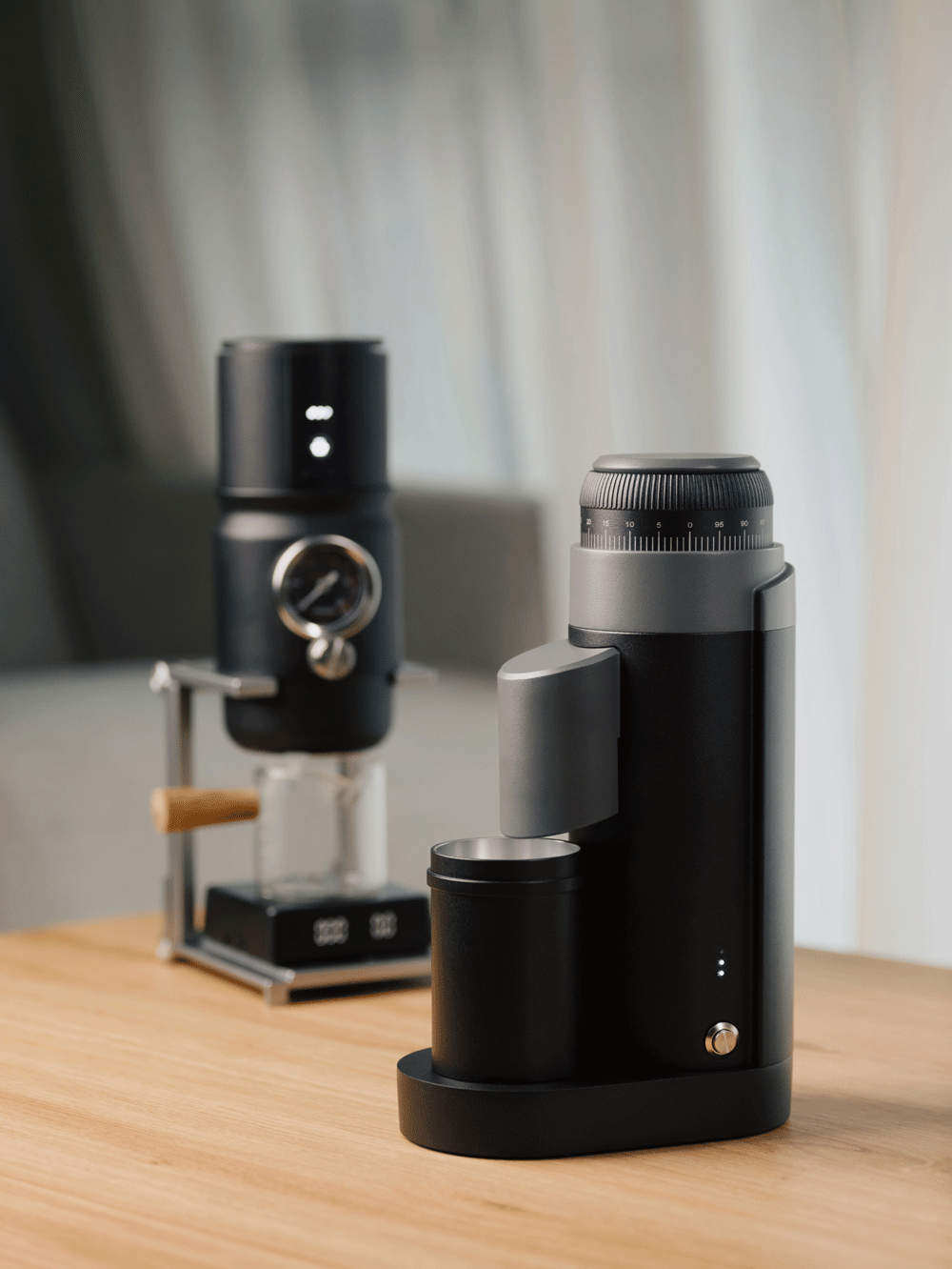 GO50 coffee grinder preparing espresso grounds